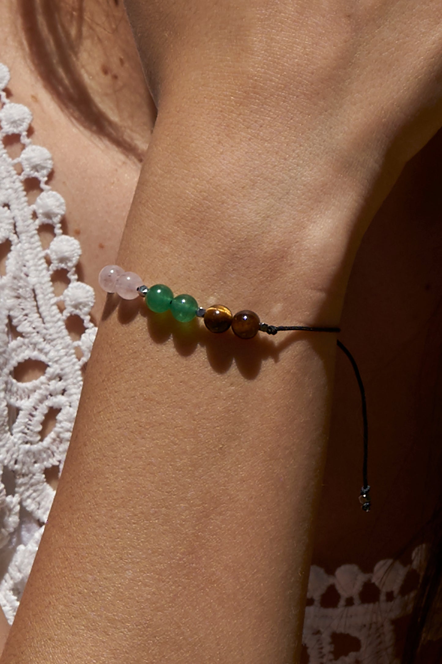 Pulsera para Aumentar tu Amor Propio y Brillar con Confianza. - NellayComplements #
