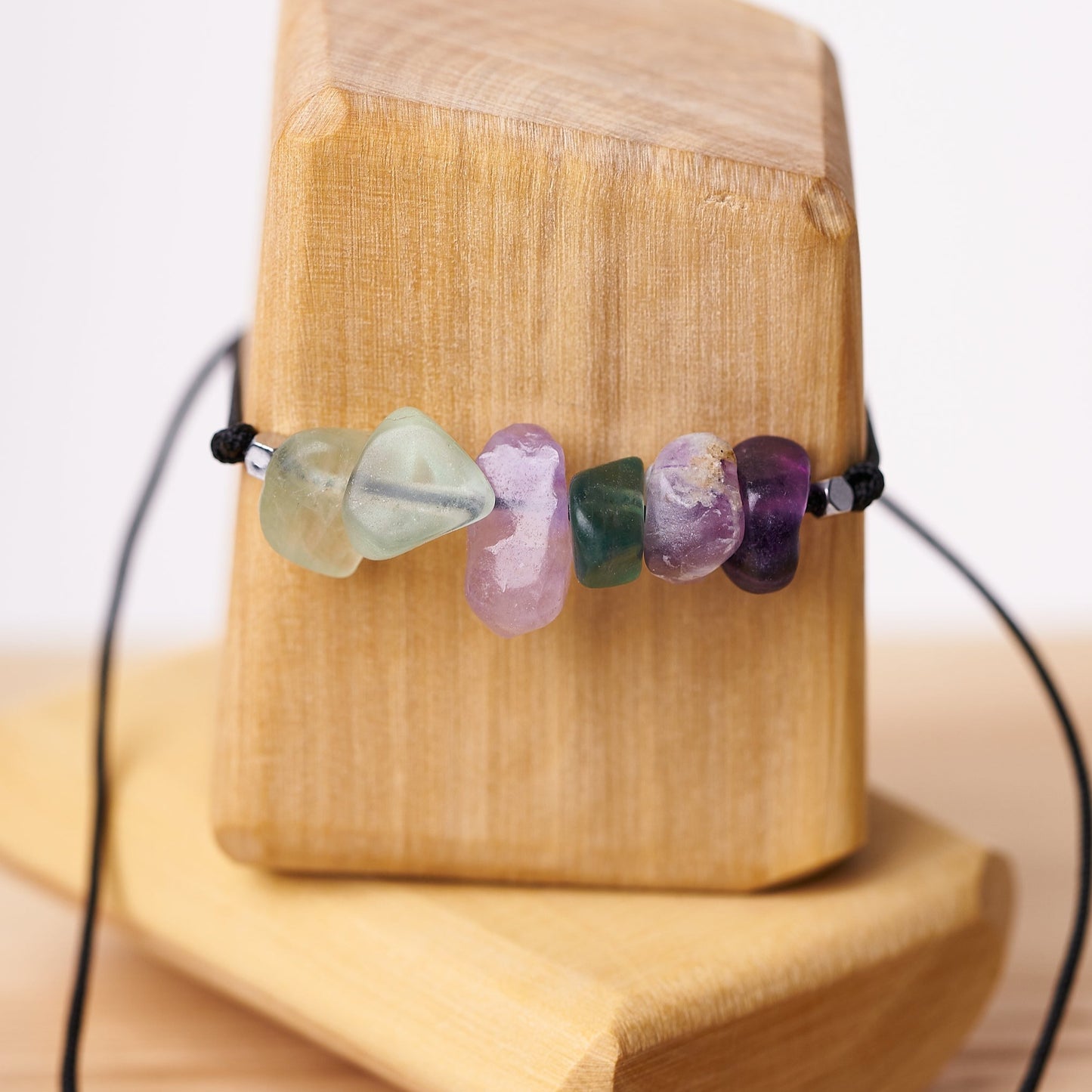 Pulsera con piedra fluorita arcoíris, piedra natural - NellayComplements #