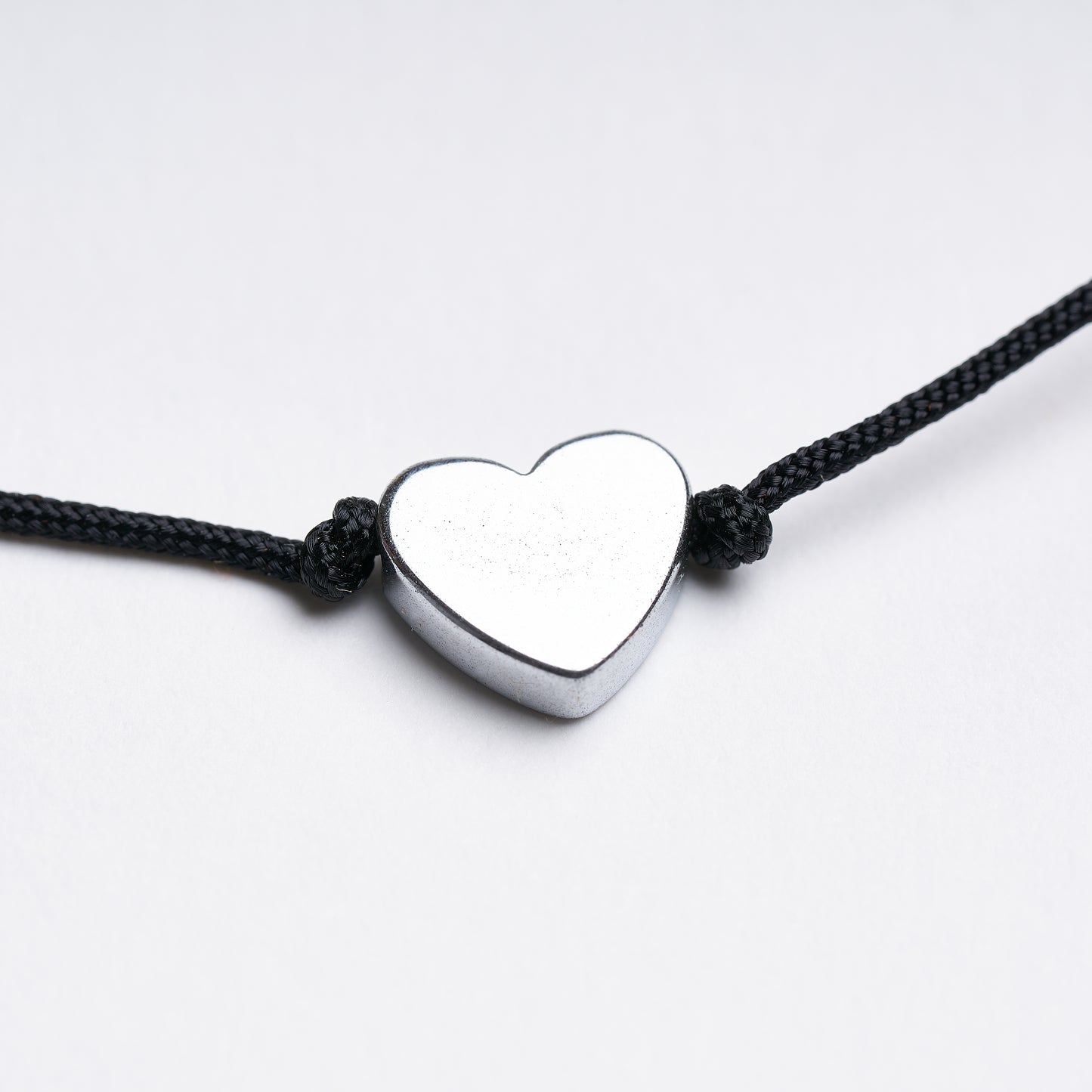Pulsera con Corazon en solitario de hematita - NellayComplements #