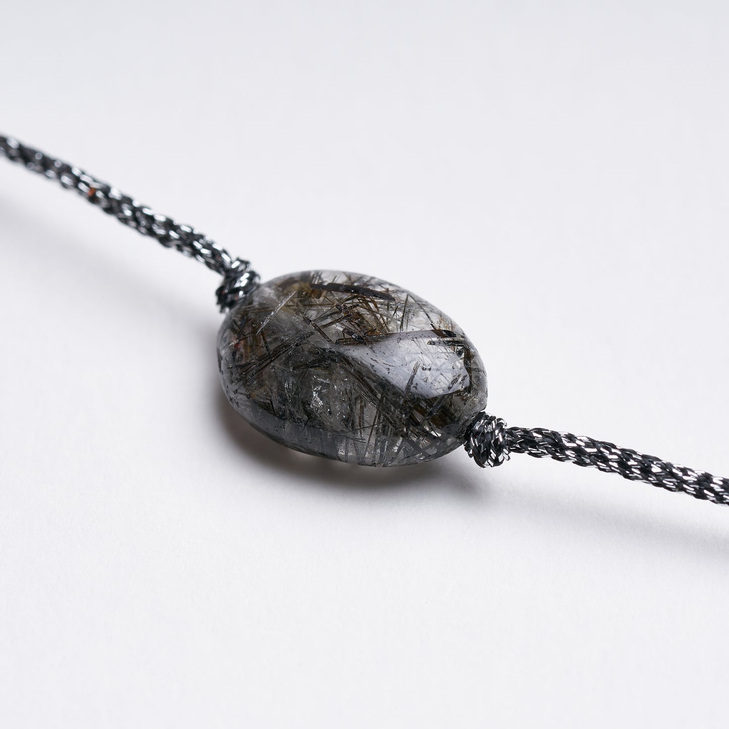 Pulsera con cuarzo turmalinado en soliario. - NellayComplements #