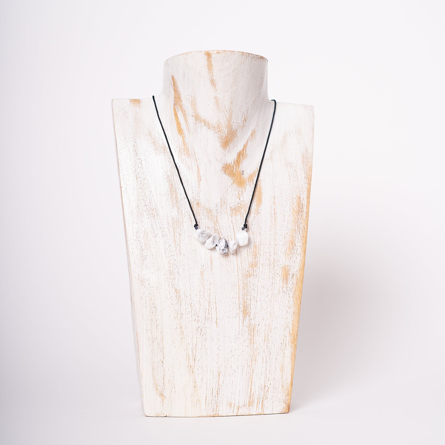 Collar con piedra howlita blanca, Piedra Natural. - NellayComplements #