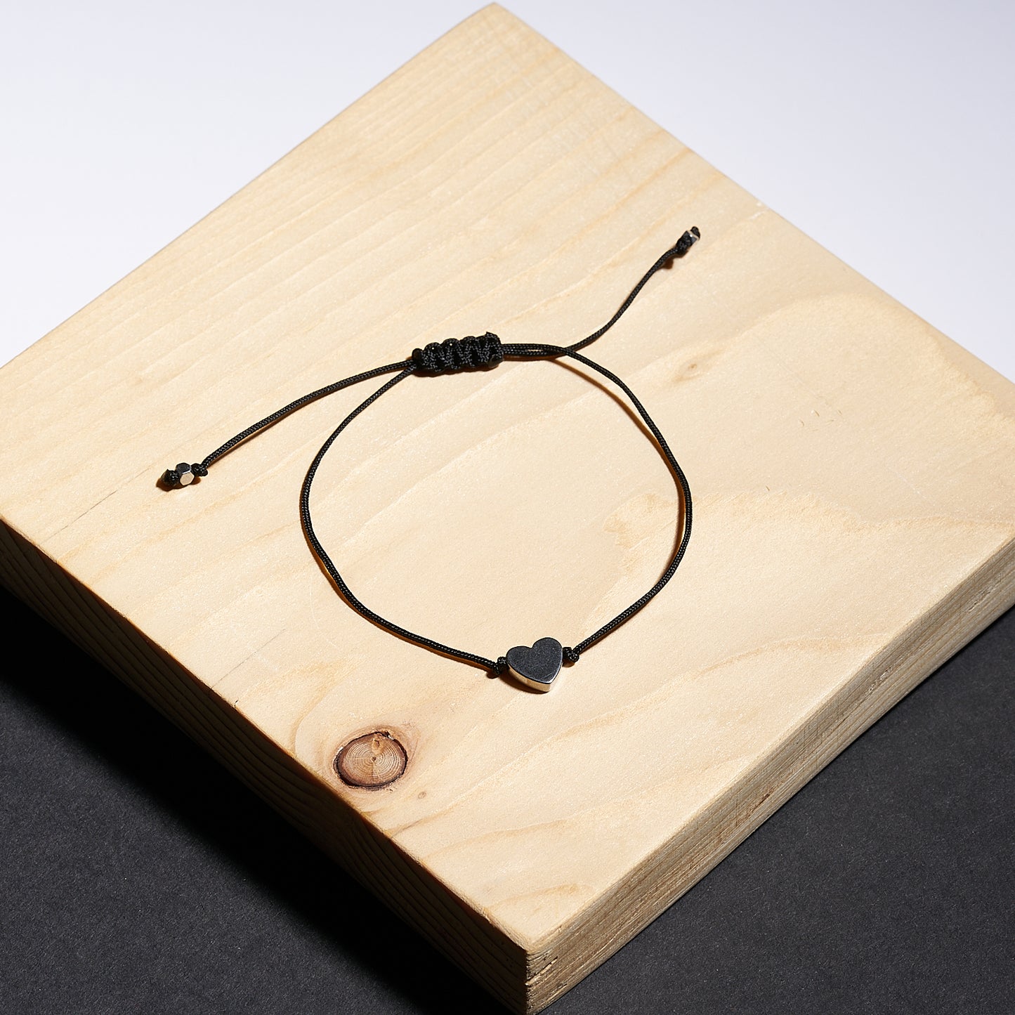 Pulsera con Corazon en solitario de hematita - NellayComplements #