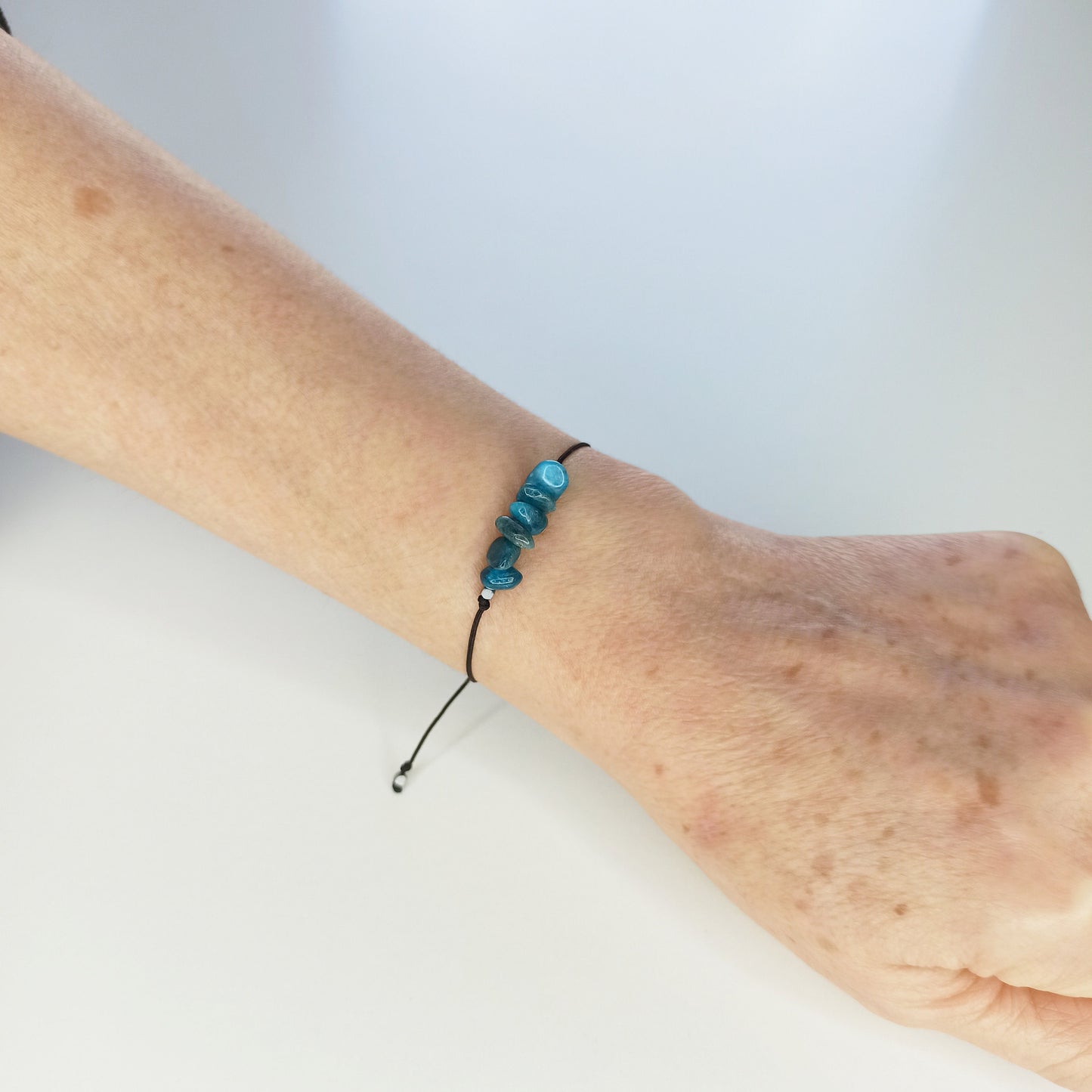 Pulsera con piedra natural de Apatita azul - NellayComplements #