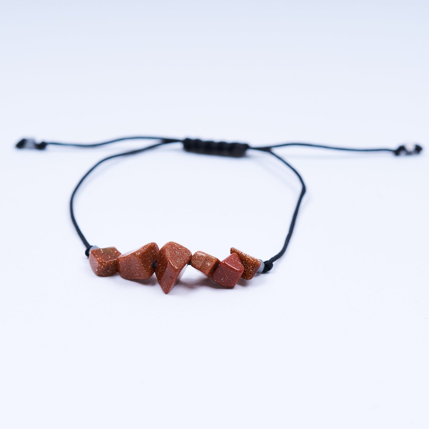 Pulsera con piedra natural de lluvia de oro. - NellayComplements #