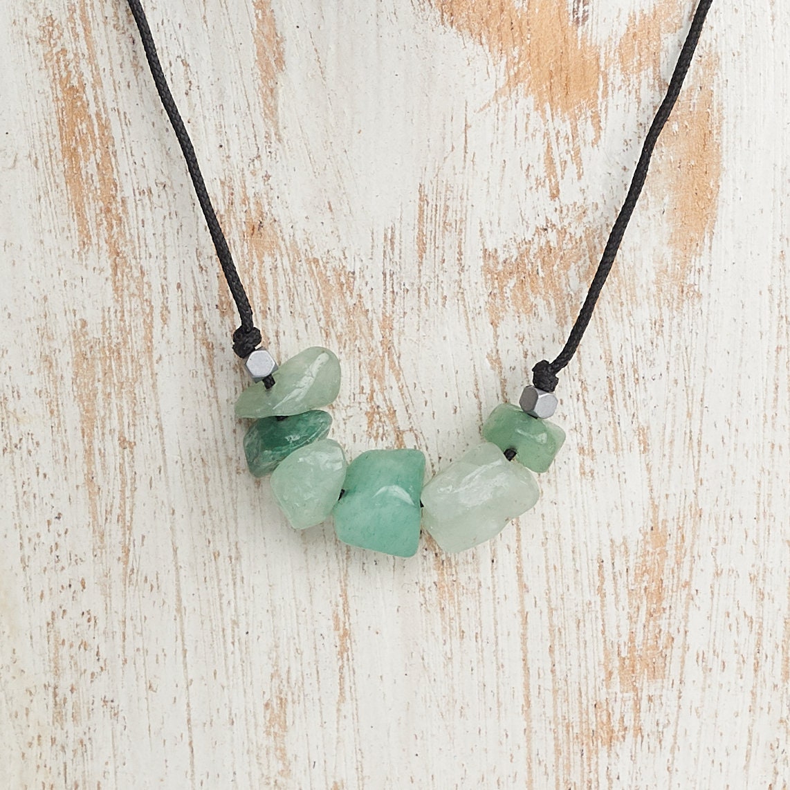 Collar con piedras de nacimiento mes de Mayo. - NellayComplements #