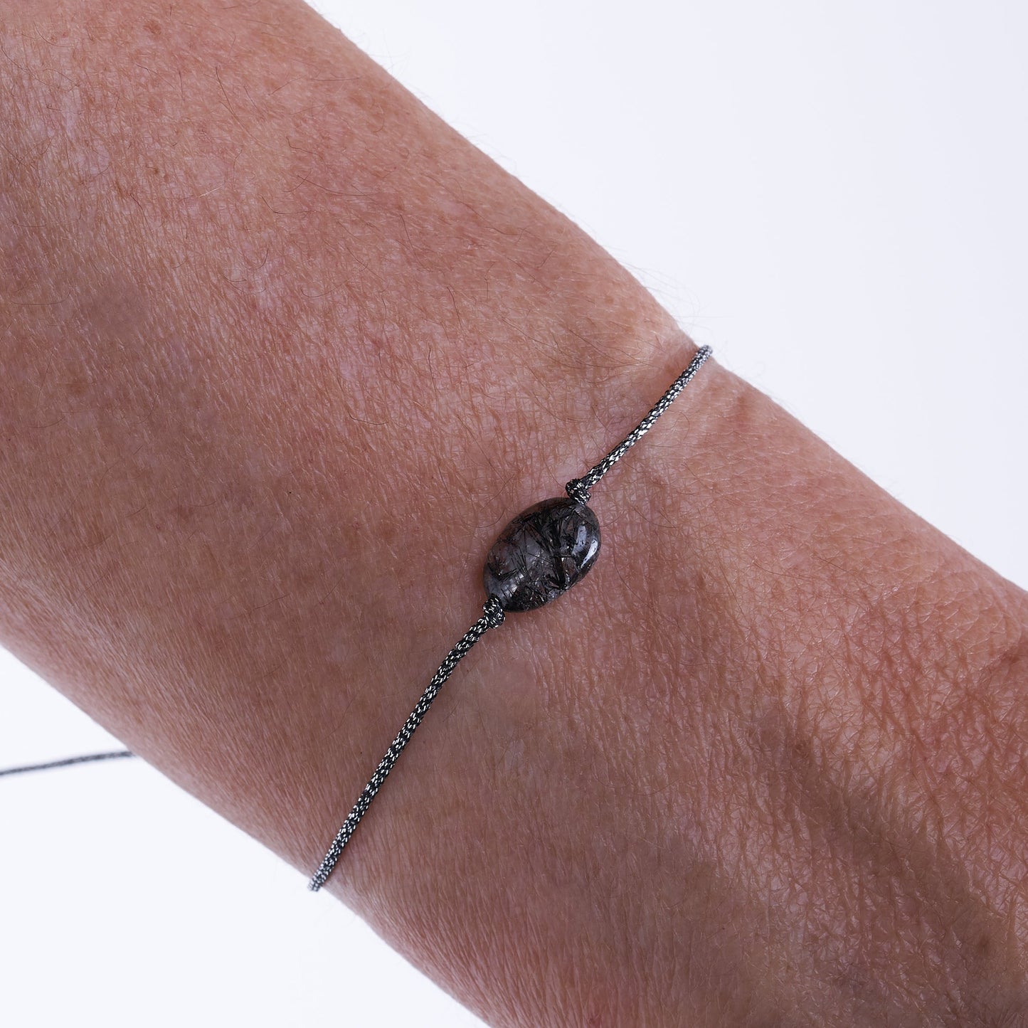 Pulsera con cuarzo turmalinado en soliario. - NellayComplements #