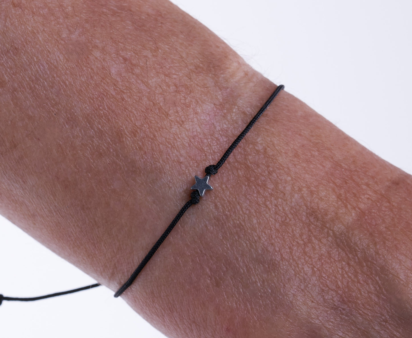Pulsera de cordon con diminuta estrella plateada. - NellayComplements #
