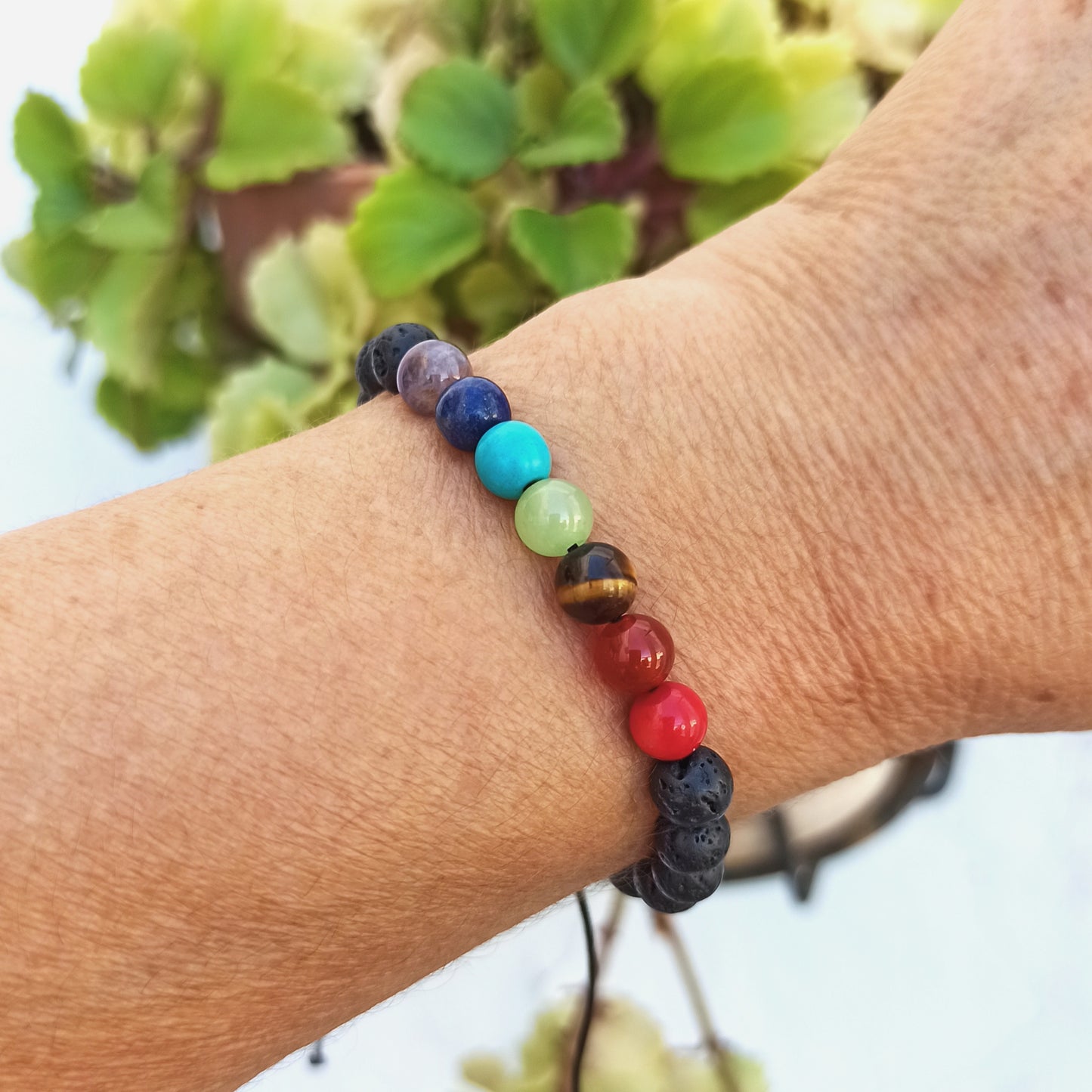Pulsera 7 chakras y piedras volcánicas negras - NellayComplements #