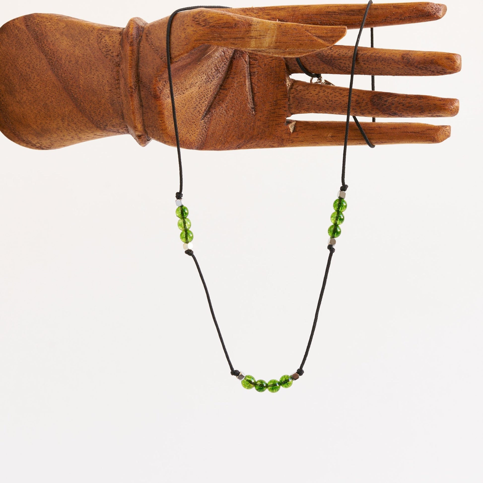 Collar de peridoto agosto | Atrae la abundancia y la prosperidad con esta gema verde. Joyas artesanales, perfectas para equilibrar tus chakras