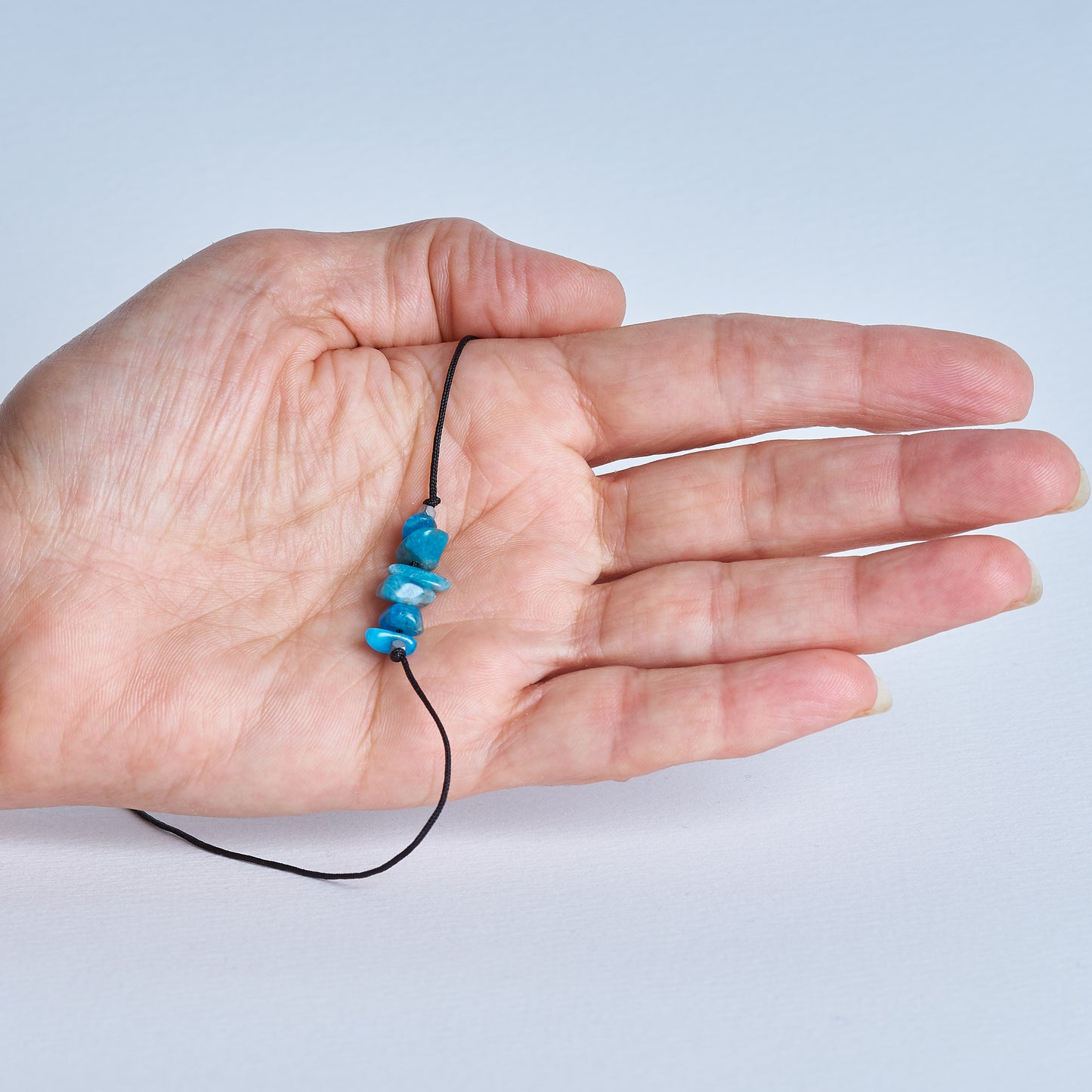 Collar con piedras irregulares de apatita azul |  Joyería artesanal, Piedra natural.