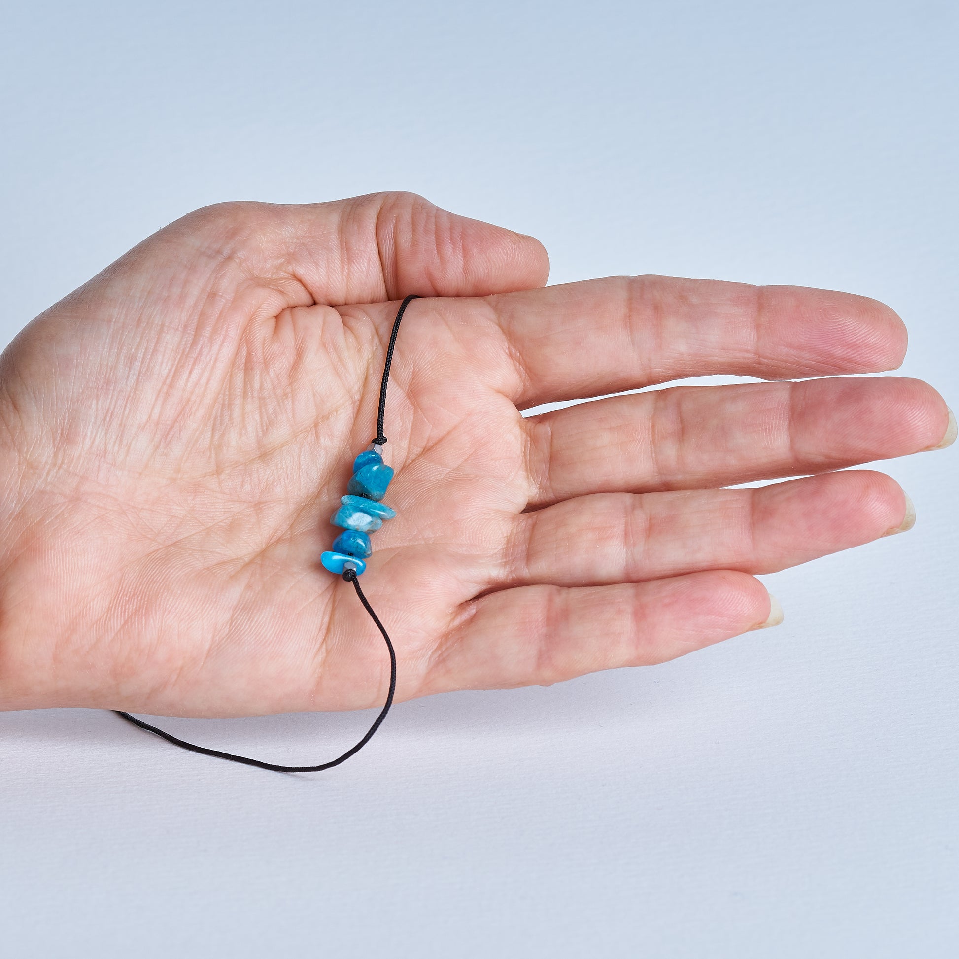 Collar con piedras irregulares de apatita azul |  Joyería artesanal, Piedra natural.