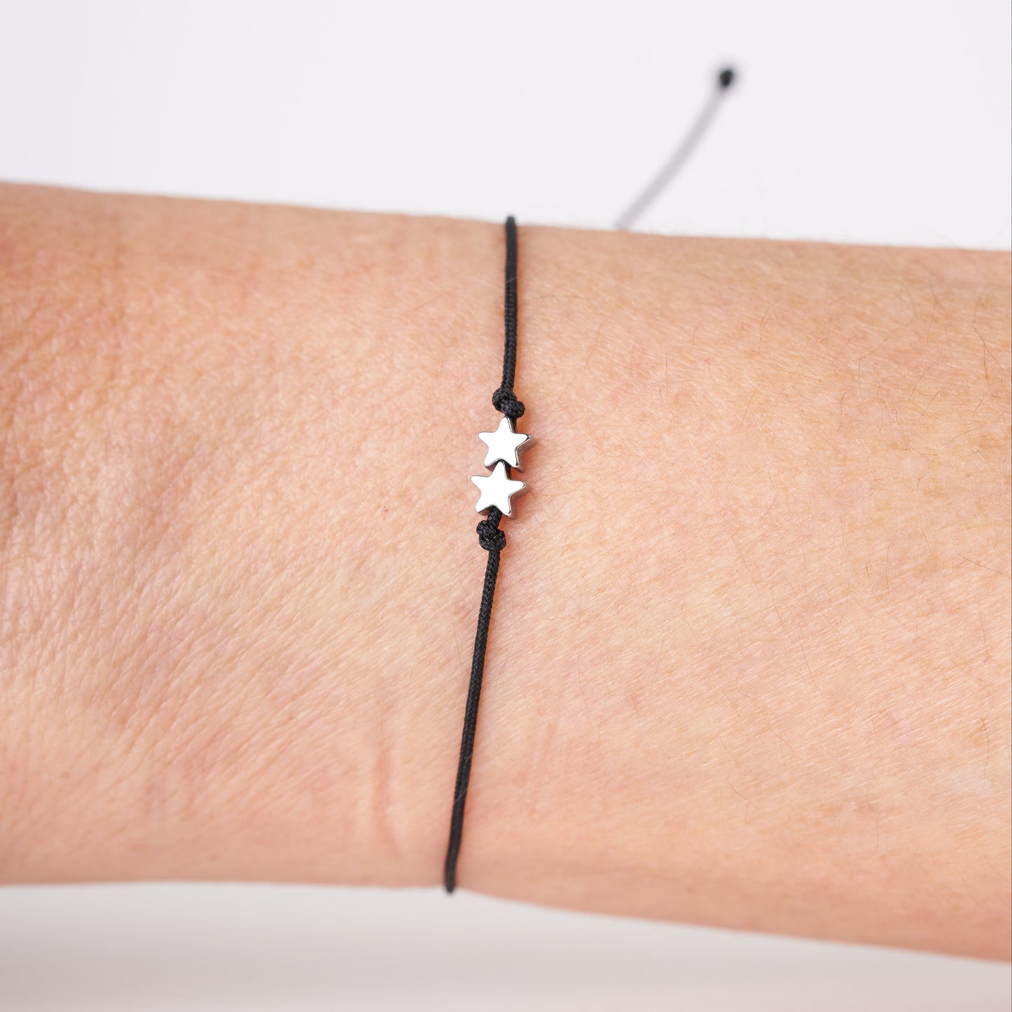 Pulsera de hilo con estrella delicada | Estrella de hematita.