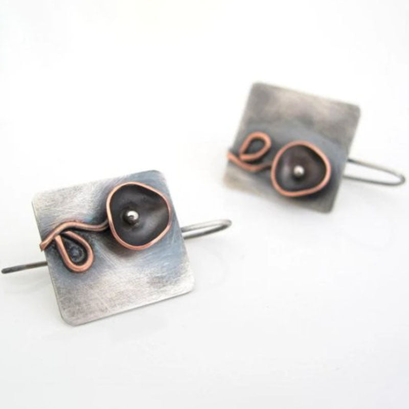 Pendientes geométricos florales hechos a mano | metal con personalidad.