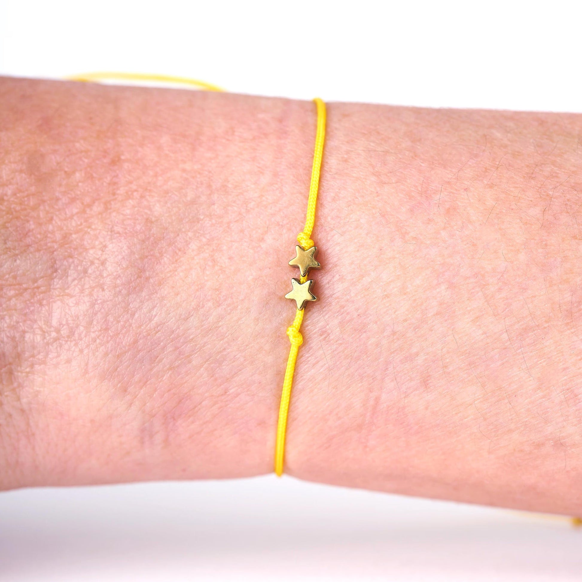 Pulsera de hilo con estrella delicada | Estrella de hematita.