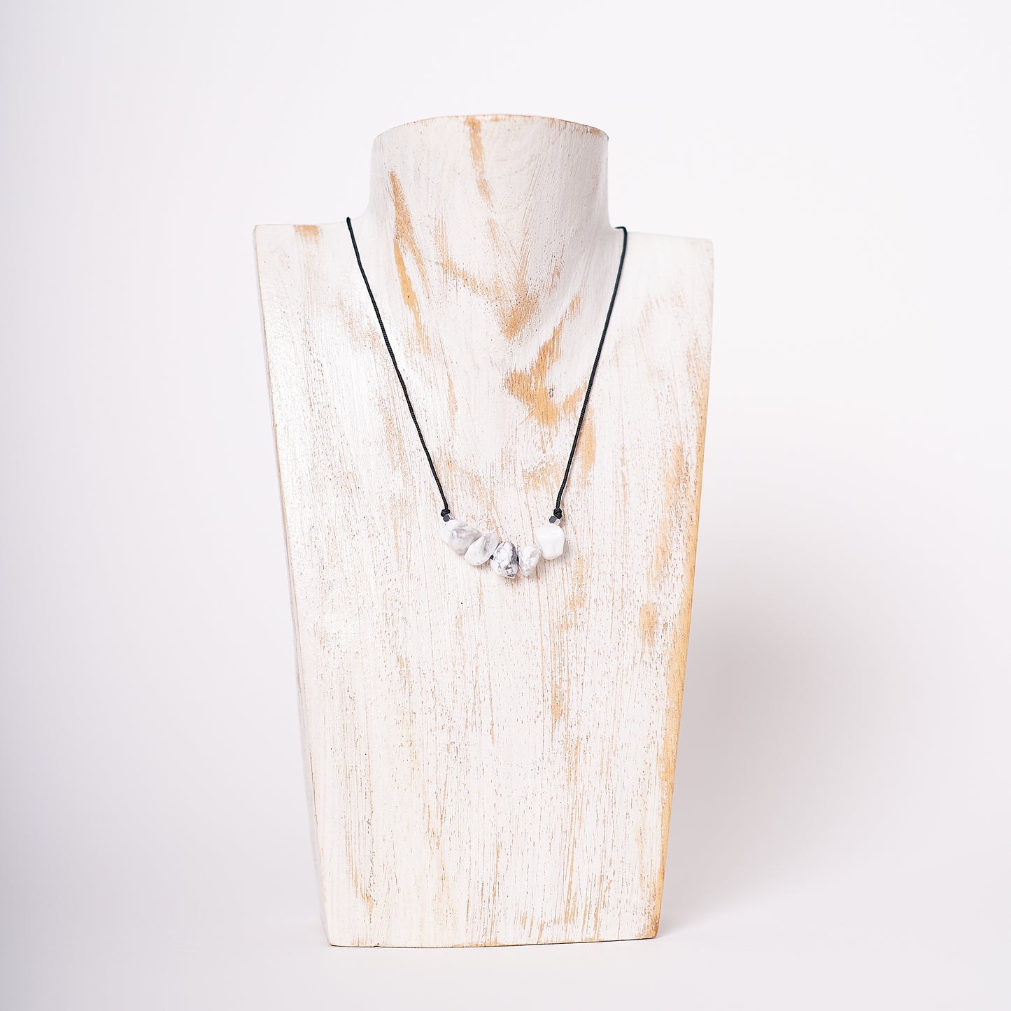 Collar con piedra howlita blanca, Piedra Natural.