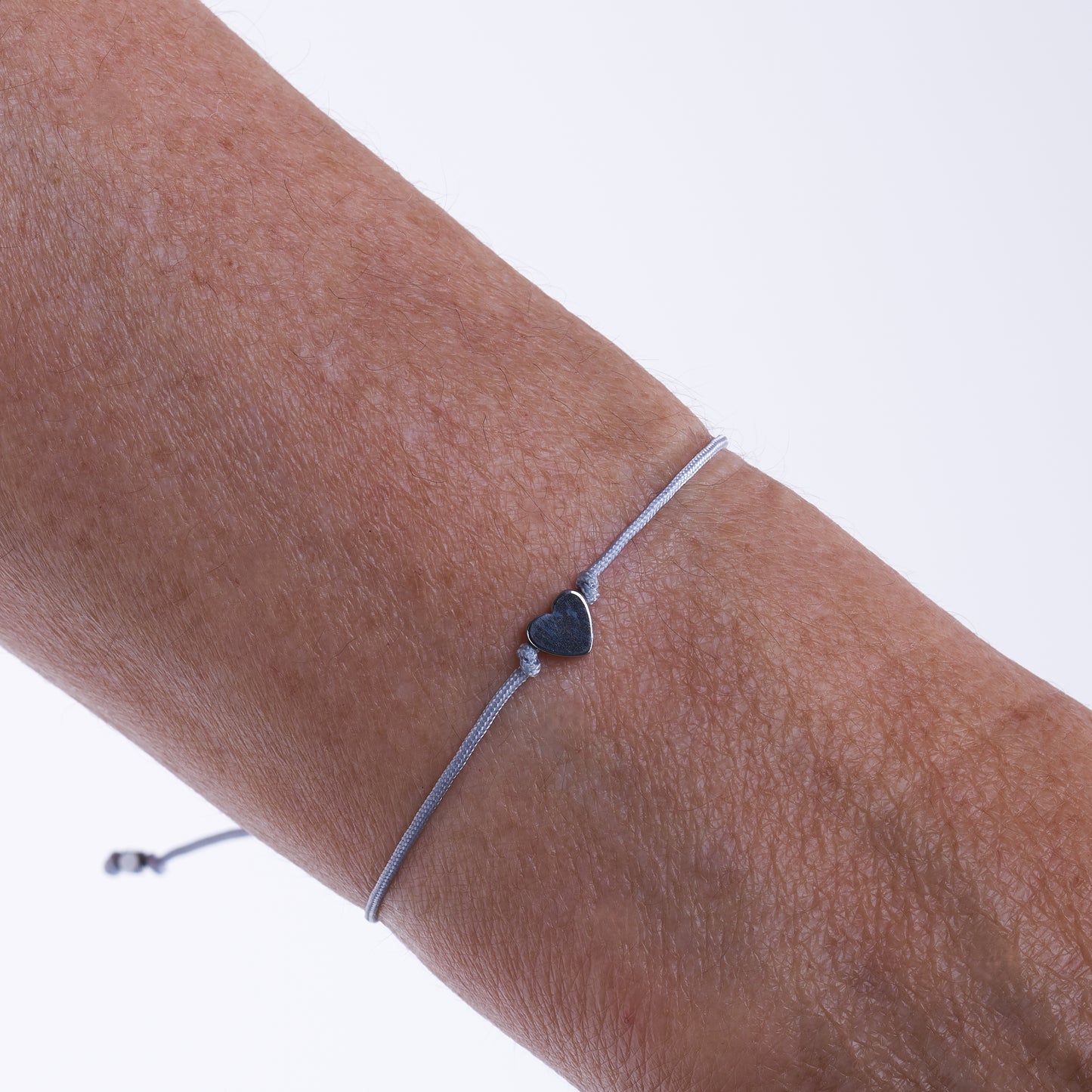 Pulsera con Corazon en solitario de hematita - NellayComplements #
